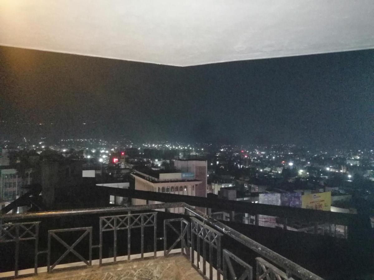 Maharaja Regency Hotell Satara Exteriör bild