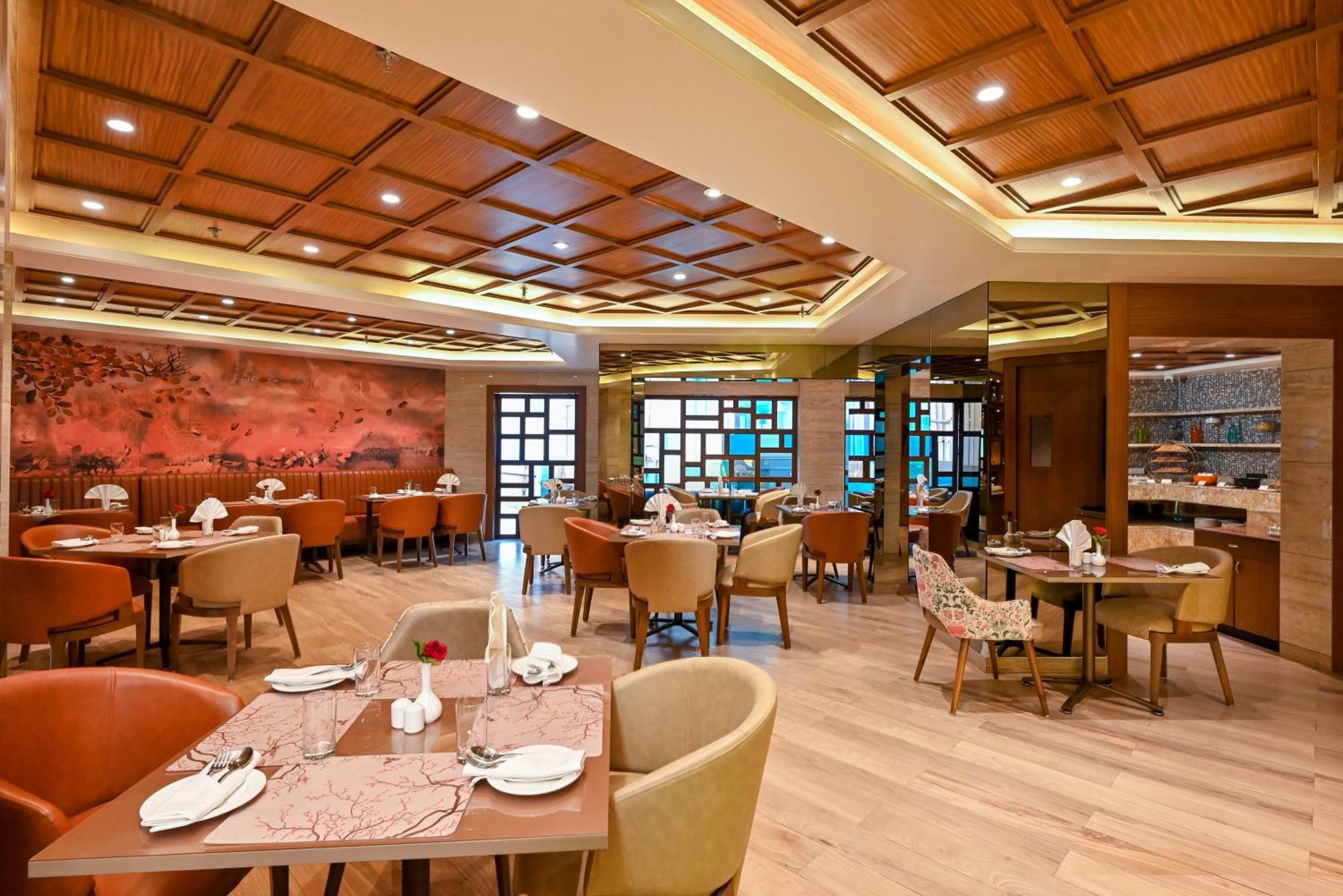 Maharaja Regency Hotell Satara Exteriör bild