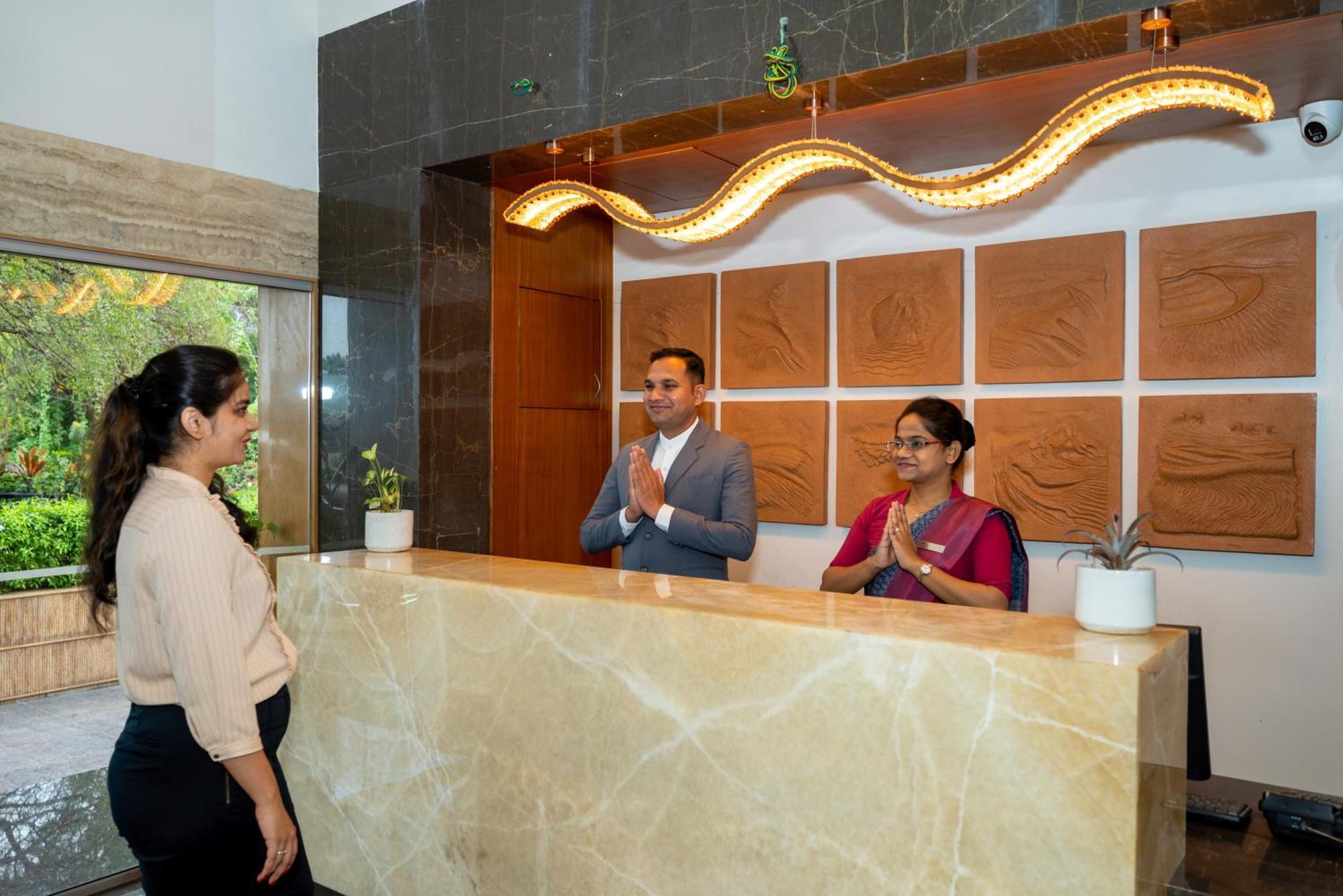 Maharaja Regency Hotell Satara Exteriör bild