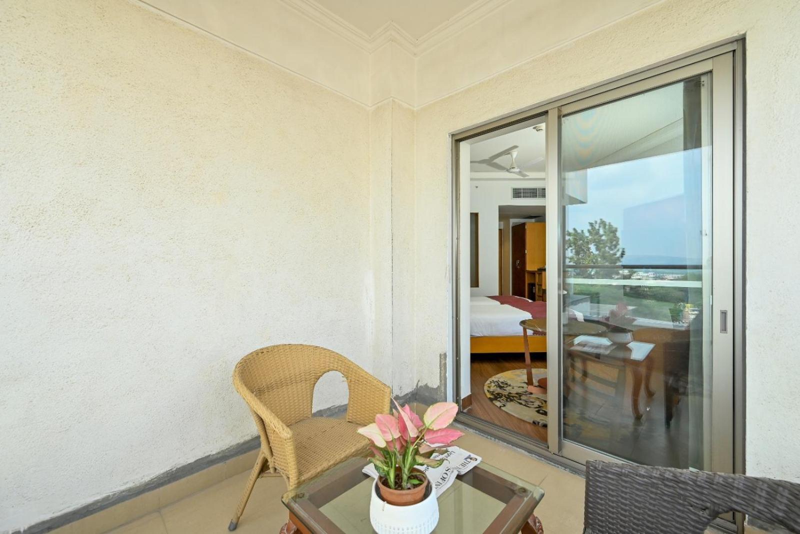 Maharaja Regency Hotell Satara Exteriör bild