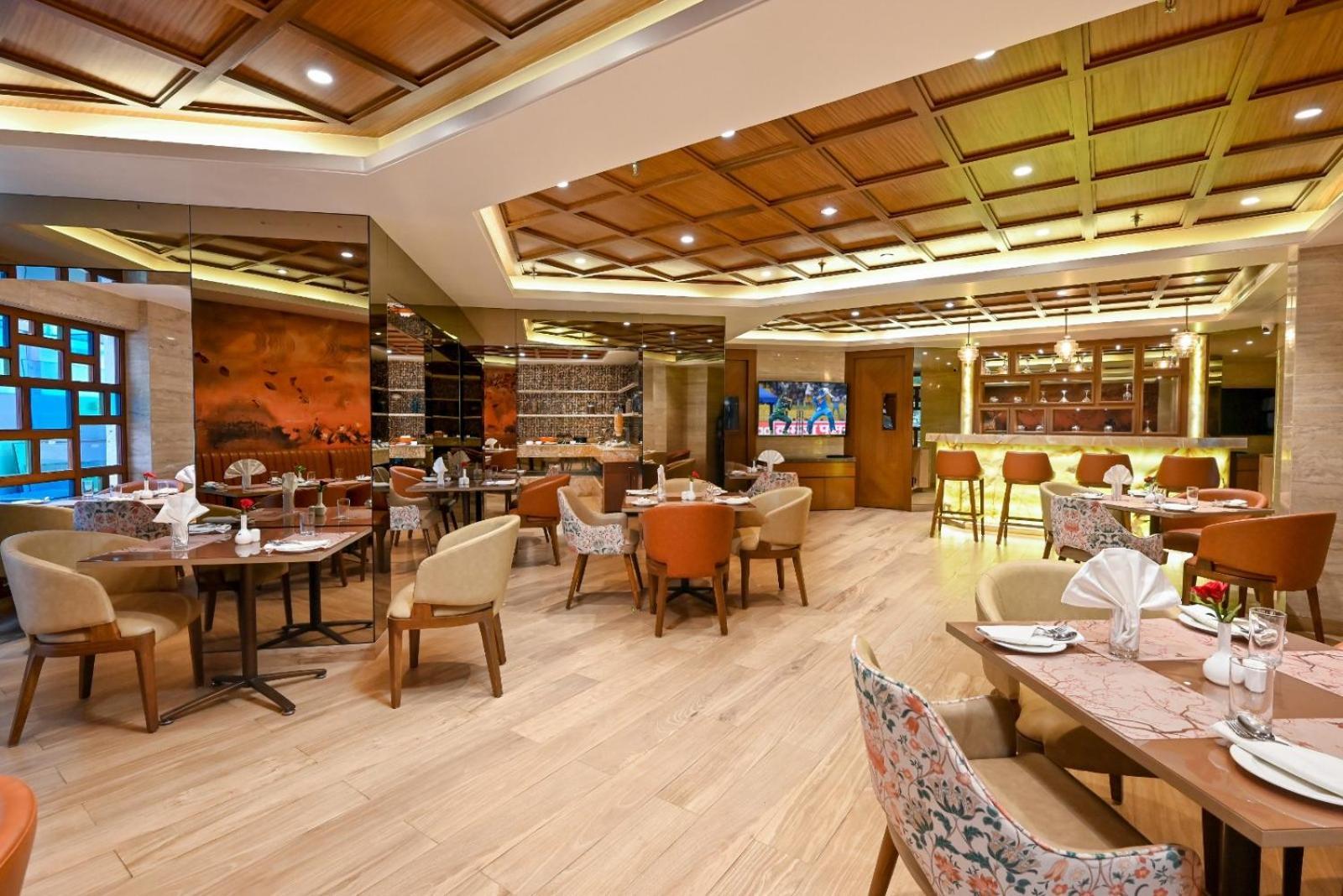 Maharaja Regency Hotell Satara Exteriör bild