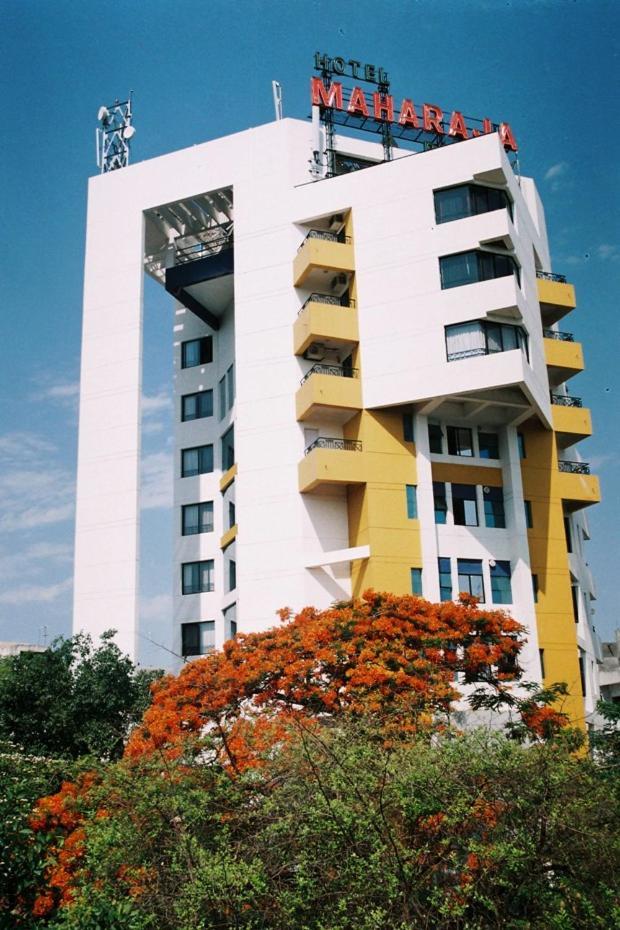 Maharaja Regency Hotell Satara Exteriör bild