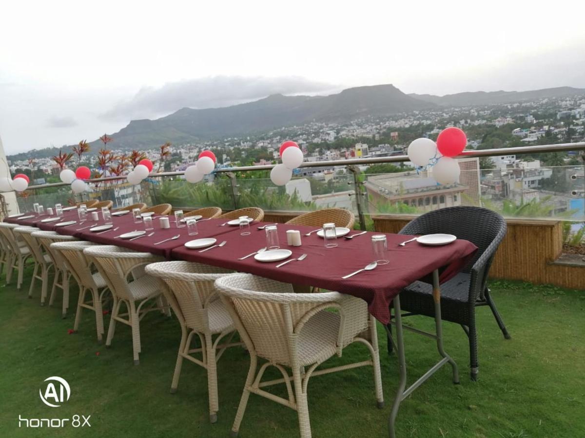 Maharaja Regency Hotell Satara Exteriör bild